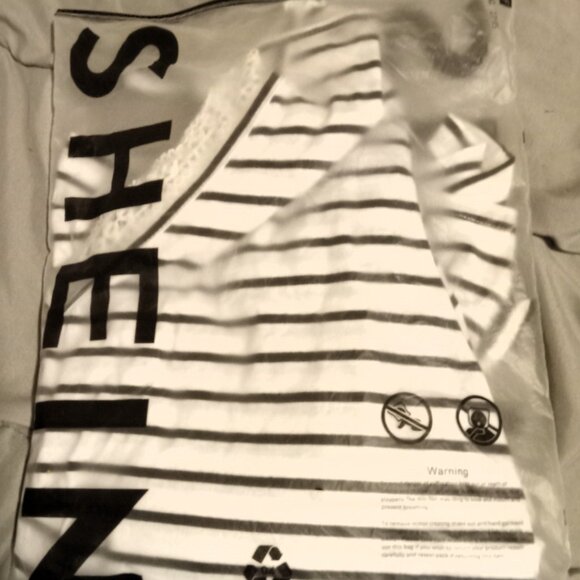 Shein Curve 4XL White / Navy Striped V-Neck 3/4 Sleeve Crochet Detail Halter Tie - Picture 6 of 6